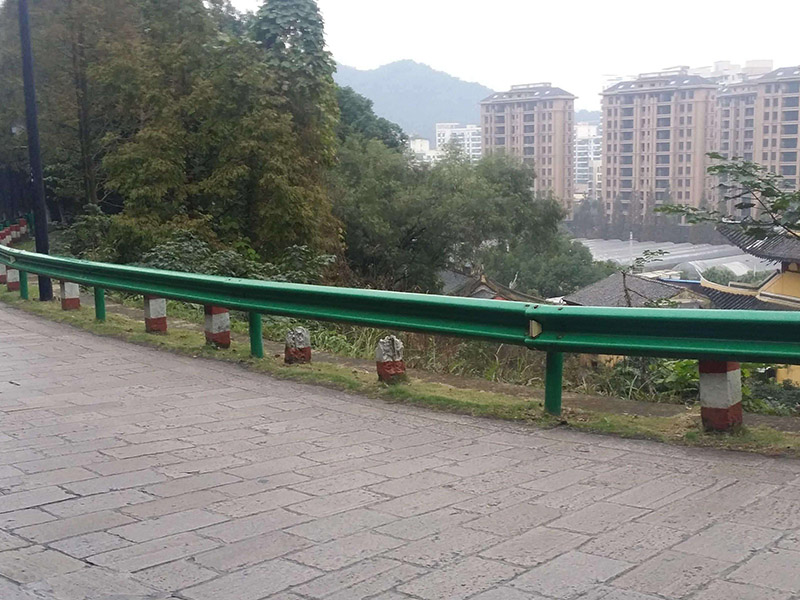 护栏板